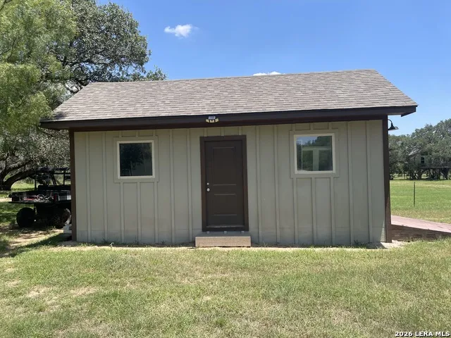 574 County Road 660 Devine, TX 78016