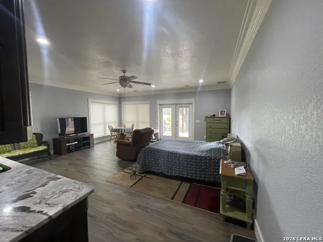 574 County Road 660 Devine, TX 78016