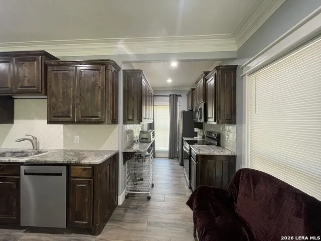574 County Road 660 Devine, TX 78016