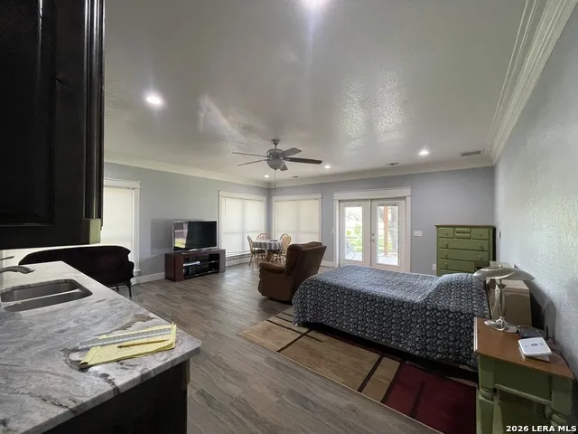 574 County Road 660 Devine, TX 78016