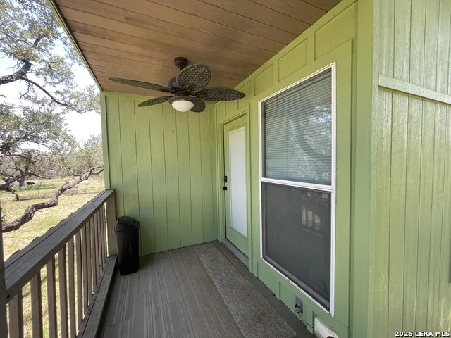 574 County Road 660 Devine, TX 78016