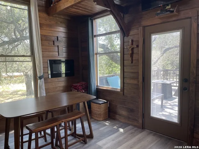 574 County Road 660 Devine, TX 78016
