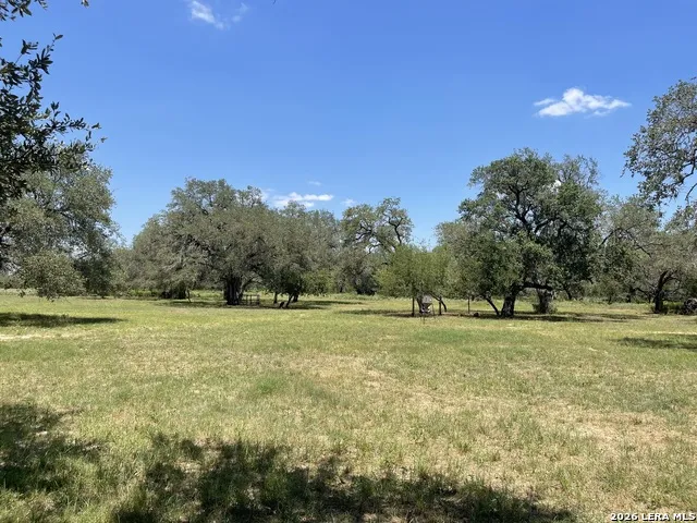 574 County Road 660 Devine, TX 78016