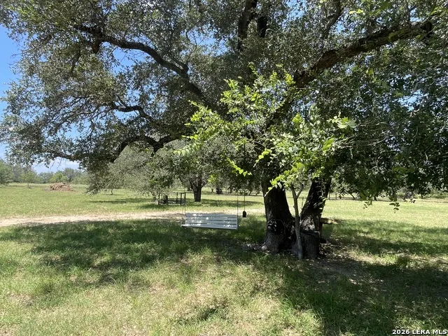 574 County Road 660 Devine, TX 78016