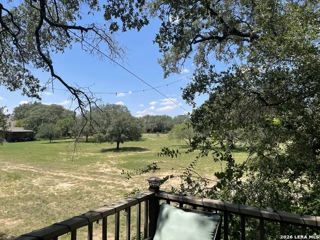 574 County Road 660 Devine, TX 78016