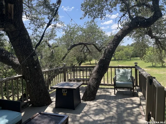 574 County Road 660 Devine, TX 78016
