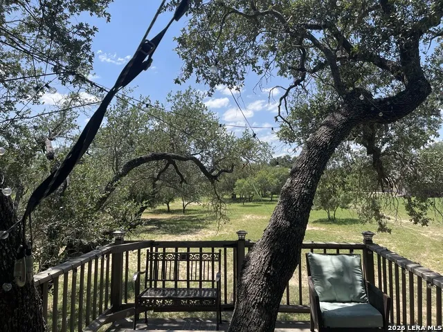 574 County Road 660 Devine, TX 78016
