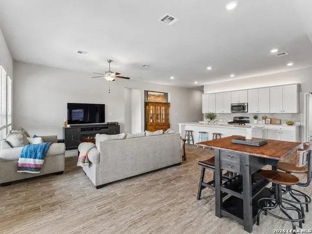 3103 BLENHEIM PARK Bulverde, TX 78163