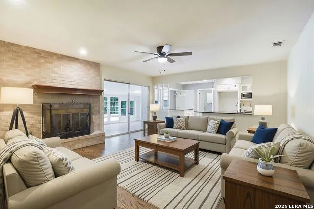 211 FORREST TRL Universal City, TX 78148
