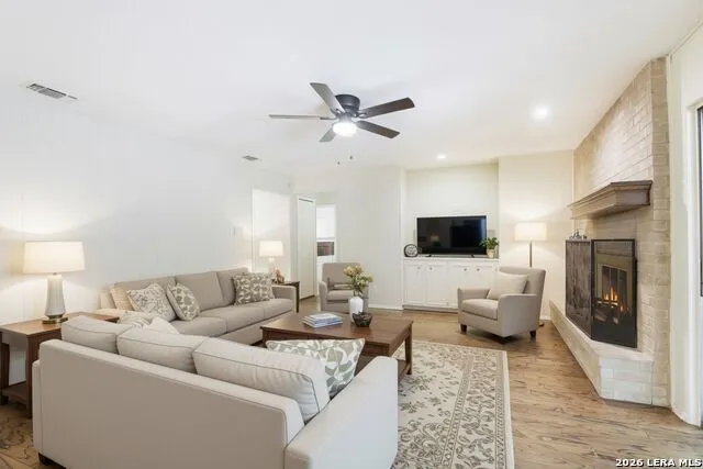211 FORREST TRL Universal City, TX 78148