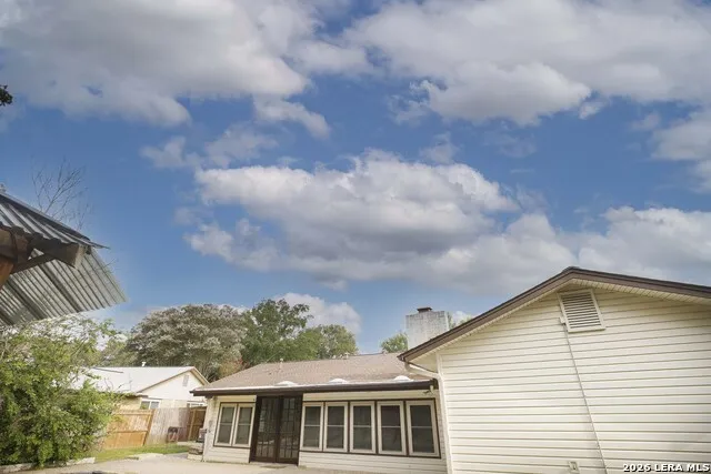 211 FORREST TRL Universal City, TX 78148