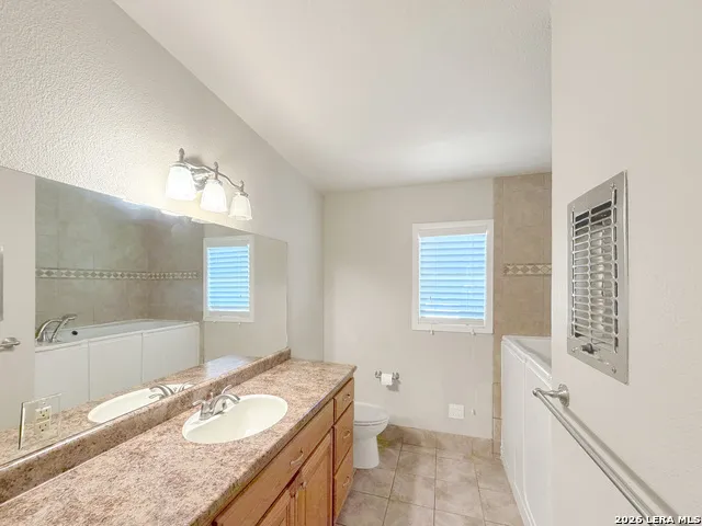 1210 Skyline Canyon Lake, TX 78133