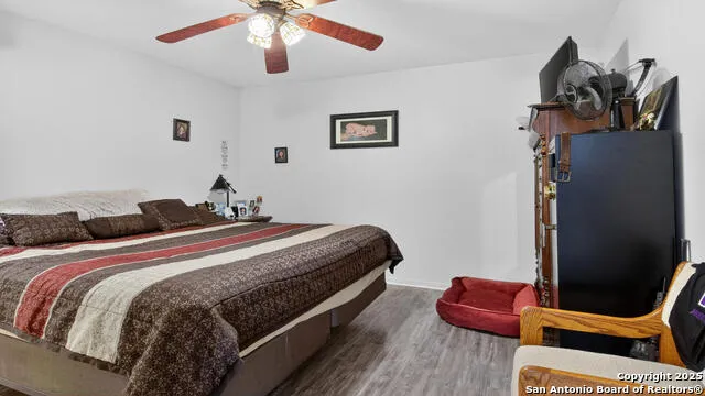 1508 E St Floresville, TX 78114