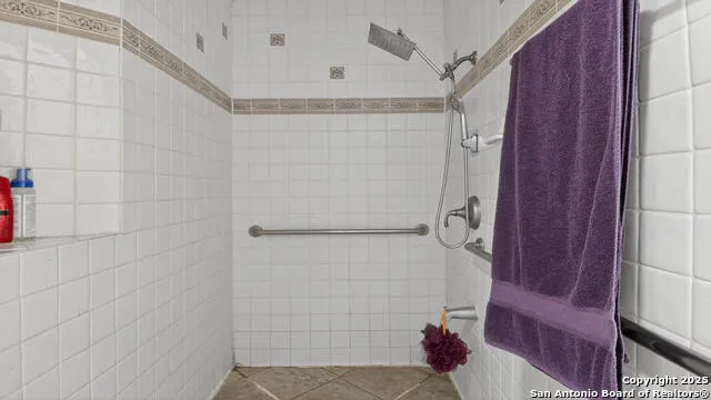 1508 E St Floresville, TX 78114