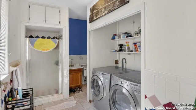 1508 E St Floresville, TX 78114