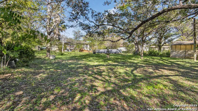 1508 E St Floresville, TX 78114
