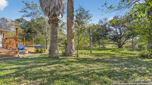1508 E St Floresville, TX 78114