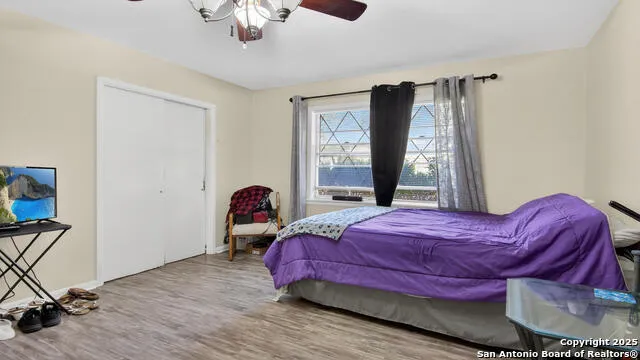 1508 E St Floresville, TX 78114