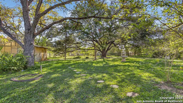 1508 E St Floresville, TX 78114