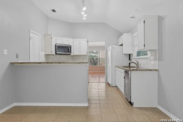 6635 SHADY BEND DR San Antonio, TX 78256