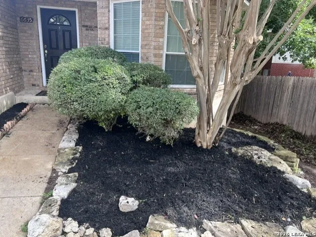 6635 SHADY BEND DR San Antonio, TX 78256