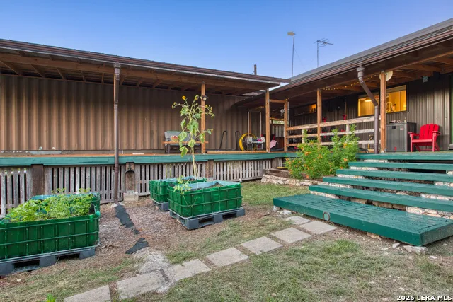 723 County Road 242 Hondo, TX 78861