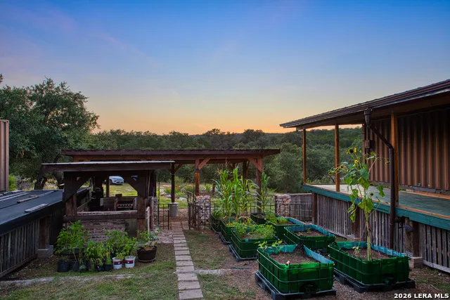 723 County Road 242 Hondo, TX 78861
