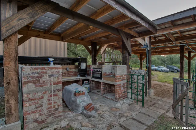 723 County Road 242 Hondo, TX 78861