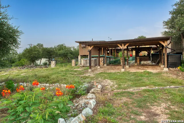 723 County Road 242 Hondo, TX 78861
