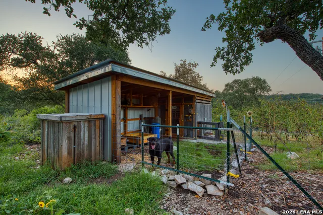 723 County Road 242 Hondo, TX 78861