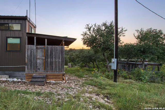 723 County Road 242 Hondo, TX 78861
