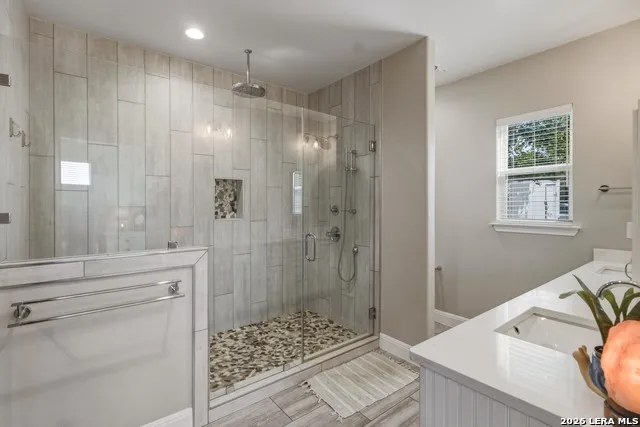 124 Creekwood Bandera, TX 78003