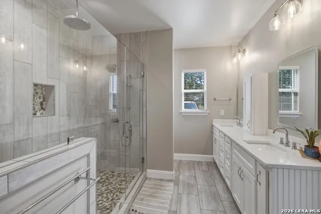 124 Creekwood Bandera, TX 78003