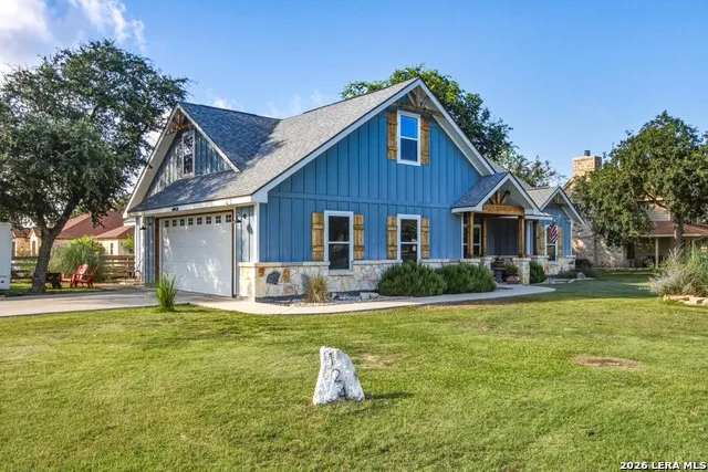 124 Creekwood Bandera, TX 78003