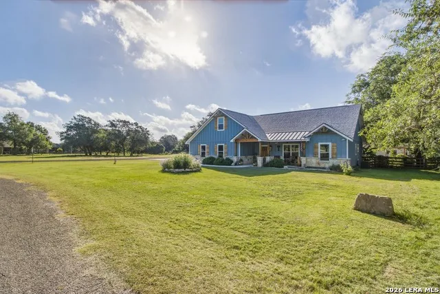 124 Creekwood Bandera, TX 78003