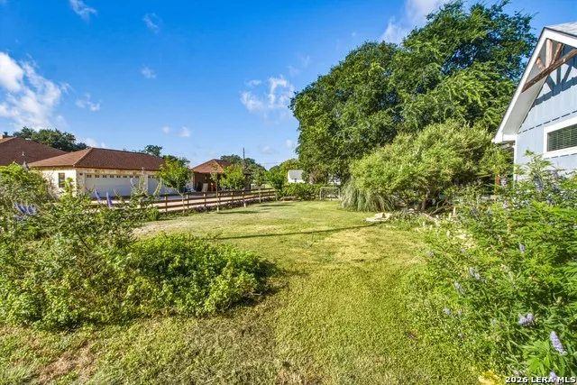 124 Creekwood Bandera, TX 78003