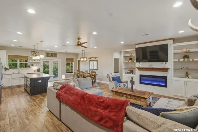 124 Creekwood Bandera, TX 78003