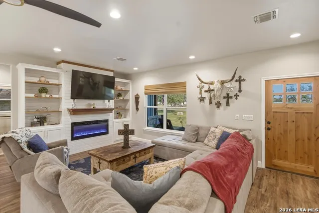 124 Creekwood Bandera, TX 78003
