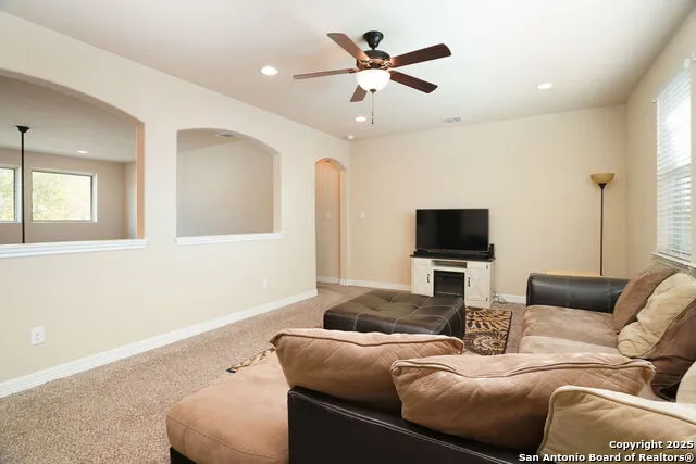 228 Comanche Trail Cibolo, TX 78108