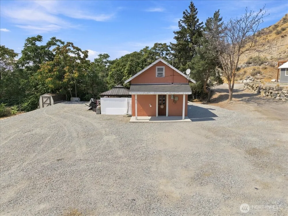 617 Bradley Street Chelan, WA 98816