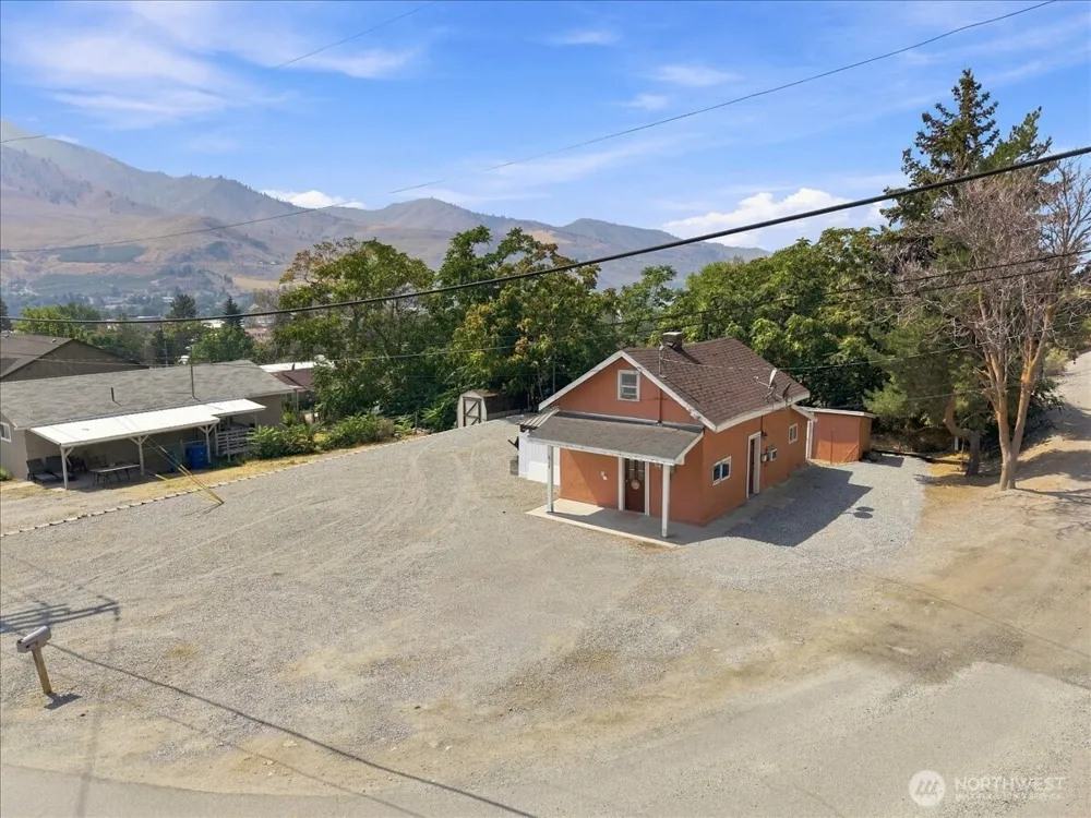 617 Bradley Street Chelan, WA 98816