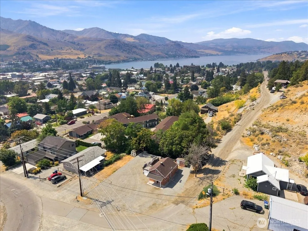 617 Bradley Street Chelan, WA 98816