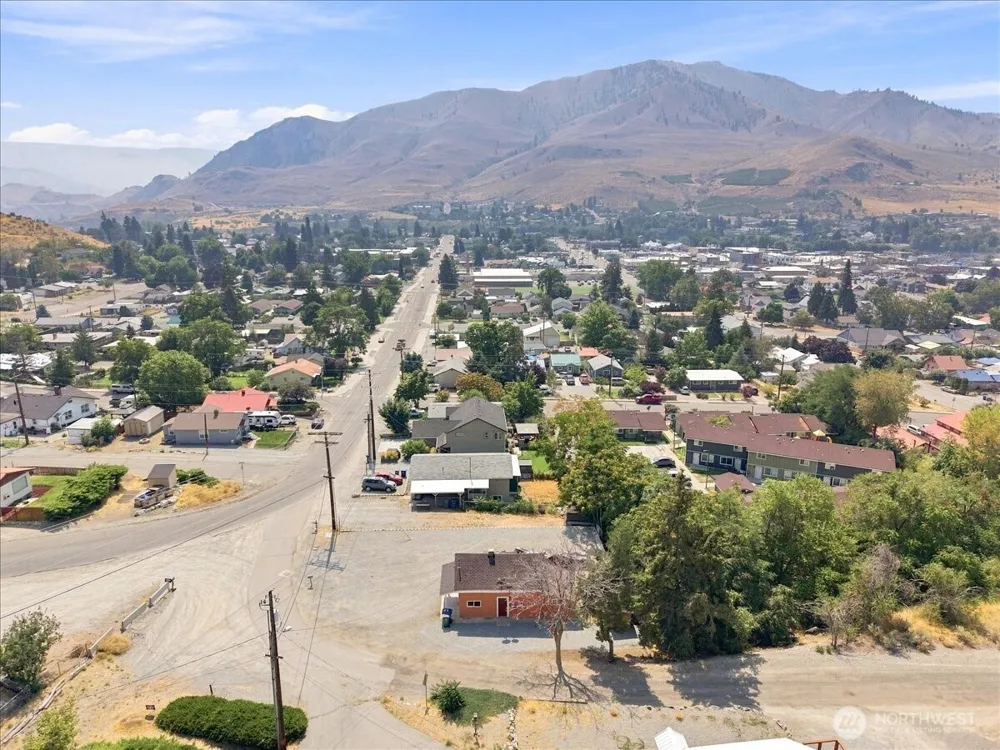 617 Bradley Street Chelan, WA 98816