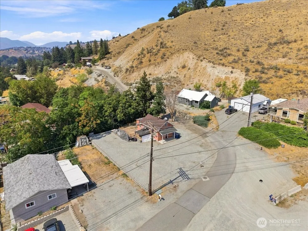 617 Bradley Street Chelan, WA 98816