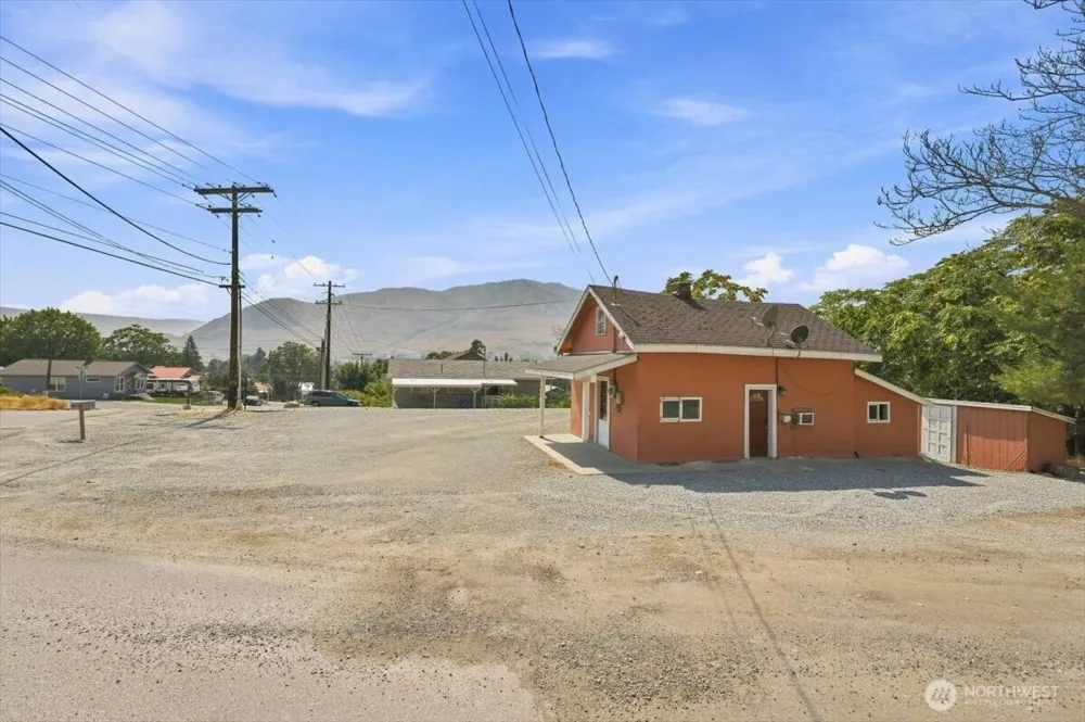 617 Bradley Street Chelan, WA 98816