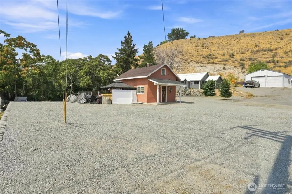 617 Bradley Street Chelan, WA 98816