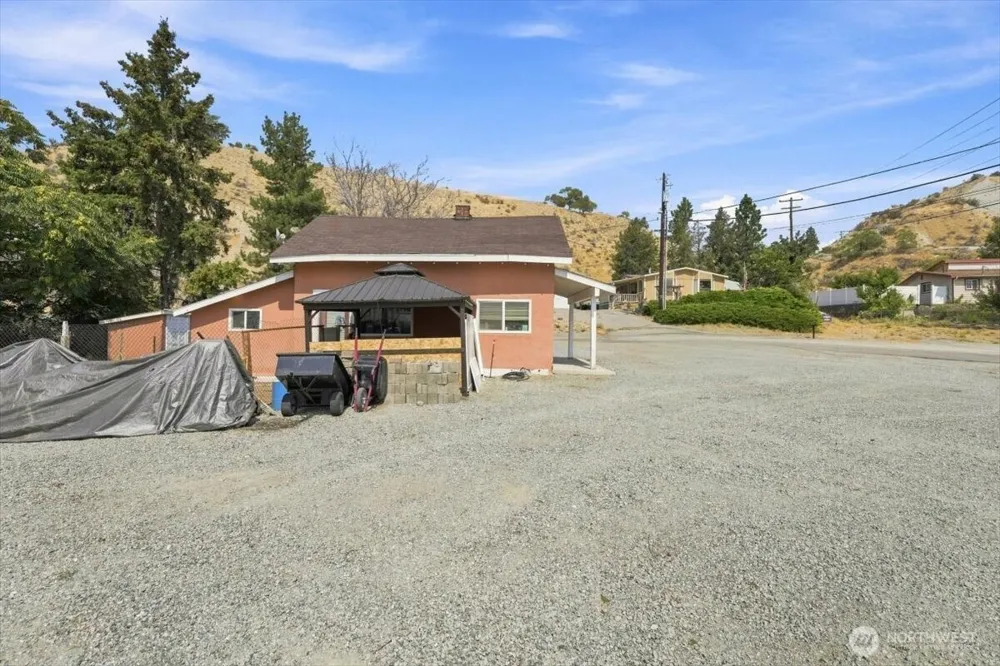 617 Bradley Street Chelan, WA 98816