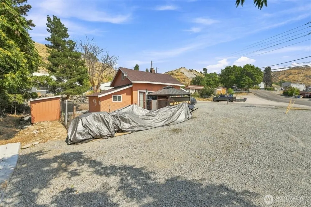 617 Bradley Street Chelan, WA 98816