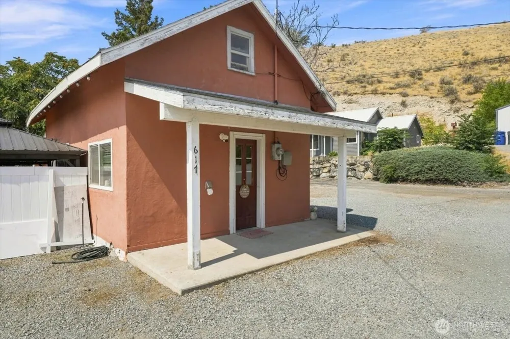 617 Bradley Street Chelan, WA 98816