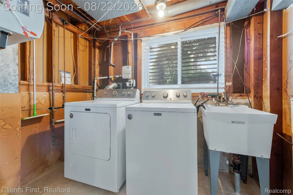 36512 Fairchild Street Westland City, MI 48186